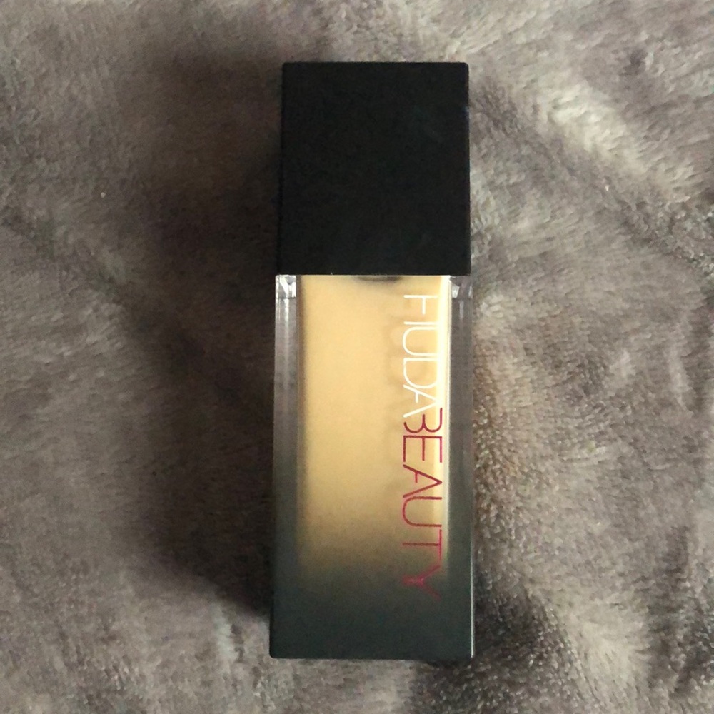 Huda Beauty FauxFilter Foundation in Panna Cotta